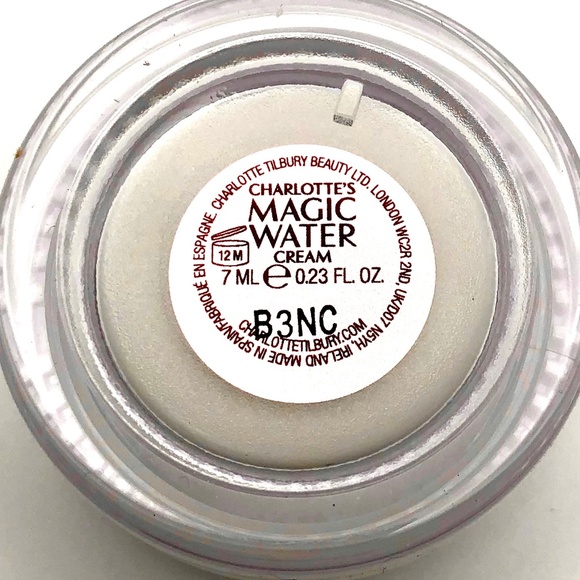 Charlotte Tilbury Magic Water Cream Gel Moisturizer with Niacinamide NEW BOX - Picture 4 of 4